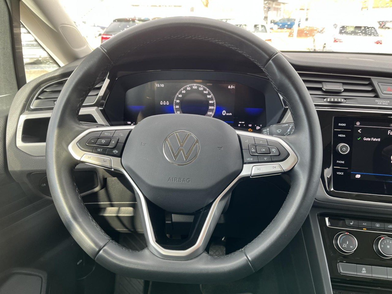 Touran 2.0 TDI Comfortline. (APP+ACC+Keyless)