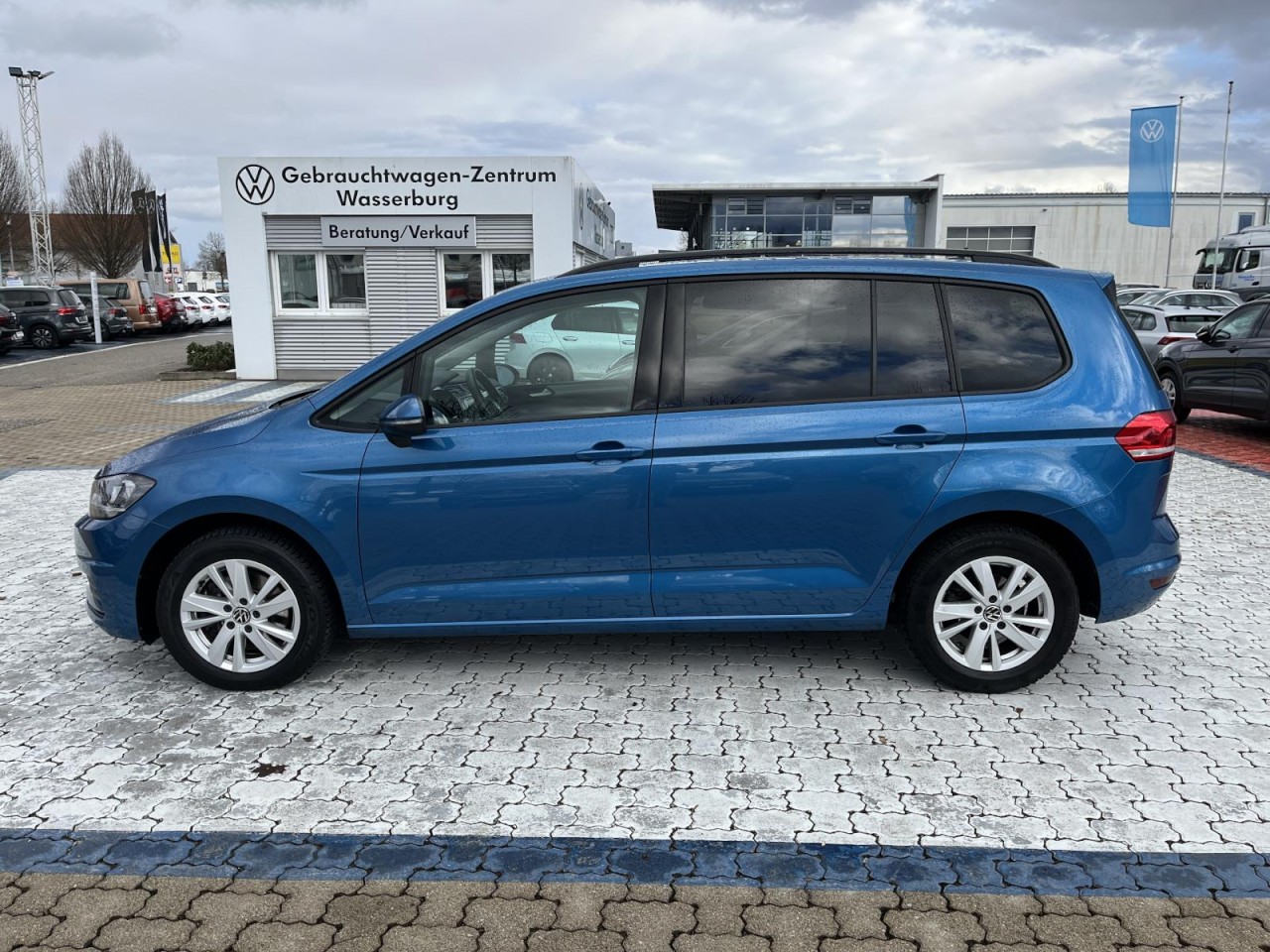 Touran 2.0 TDI Comfortline. (APP+ACC+Keyless)