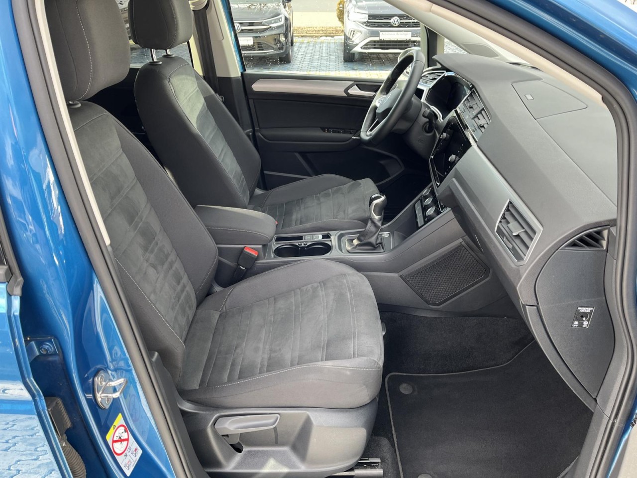 Touran 2.0 TDI Comfortline. (APP+ACC+Keyless)