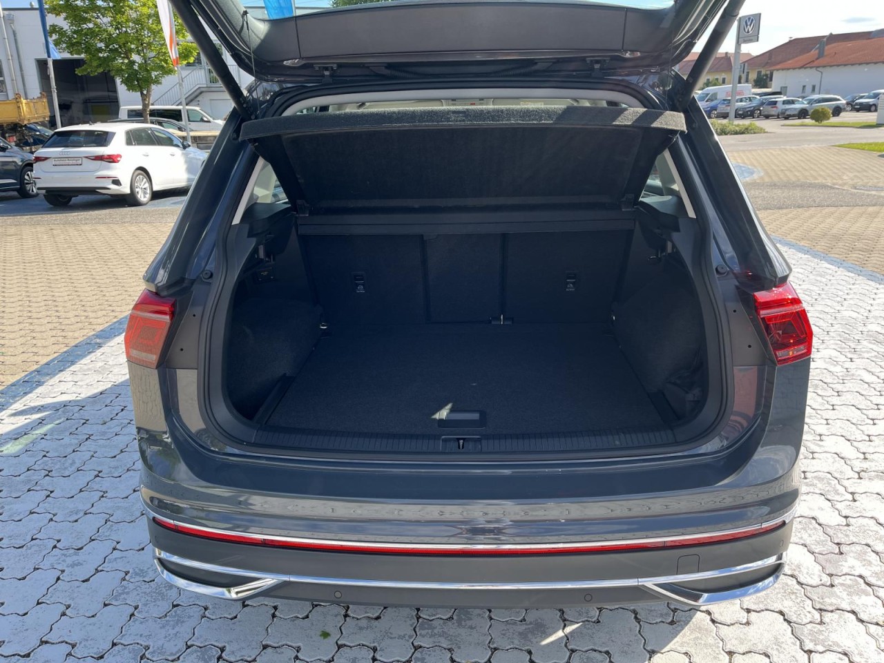Tiguan 2.0 TSI 4 Motion Elegance.DSG (IQLight+NAVI+APP+ACC+HeadUP+Panorama)