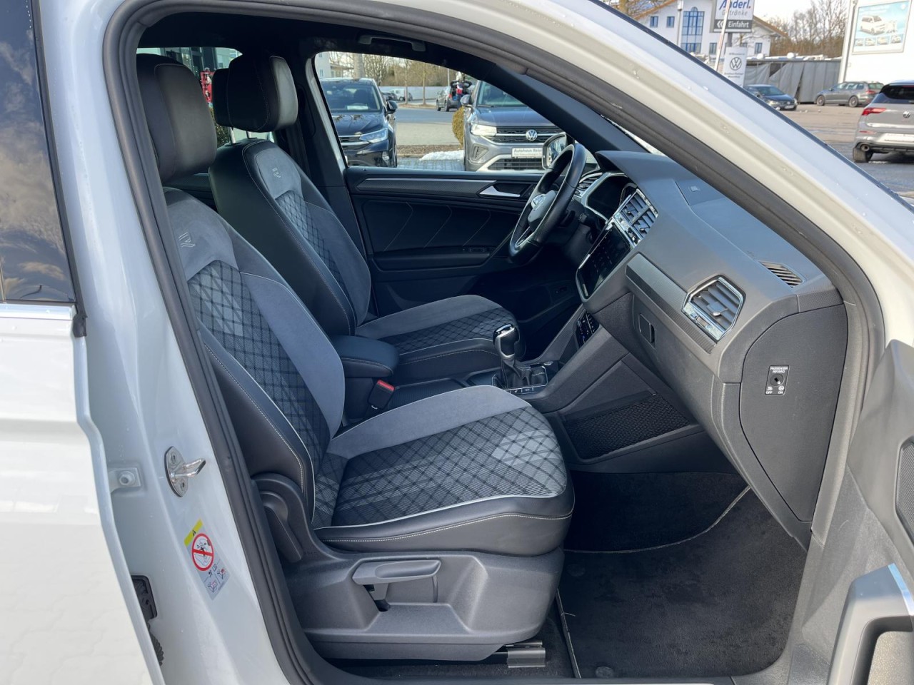 Tiguan 2.0 TDI R-Line DSG (MatrixLED+NAVI+AHK+AreaView+ACC)
