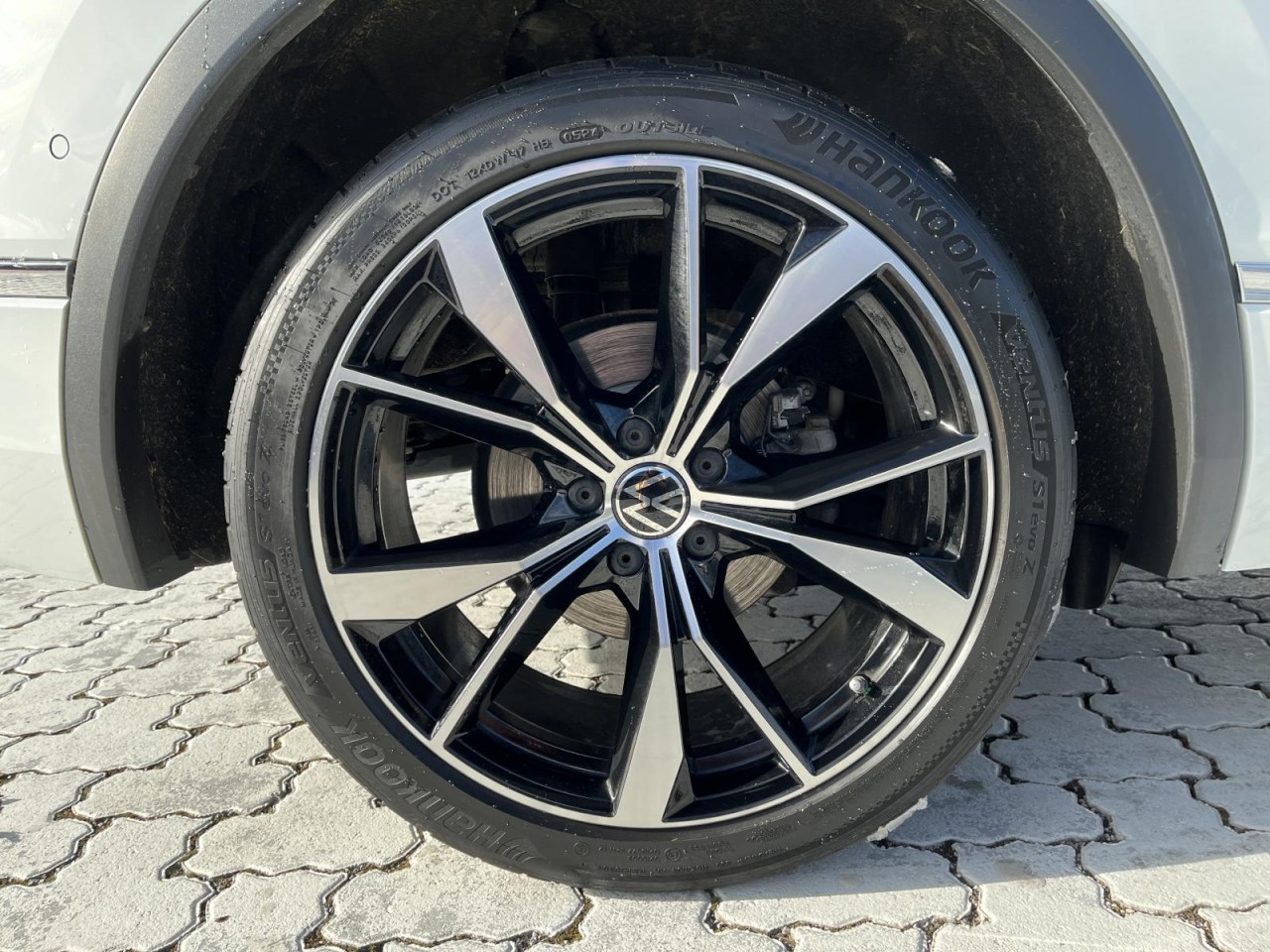 Tiguan 2.0 TDI R-Line DSG (MatrixLED+NAVI+AHK+AreaView+ACC)