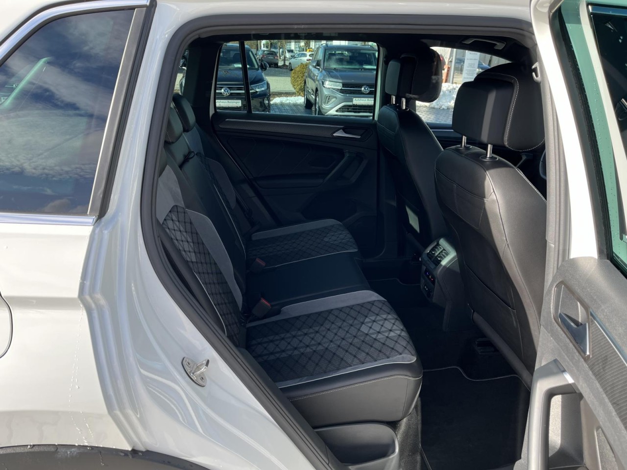 Tiguan 2.0 TDI R-Line DSG (MatrixLED+NAVI+AHK+AreaView+ACC)