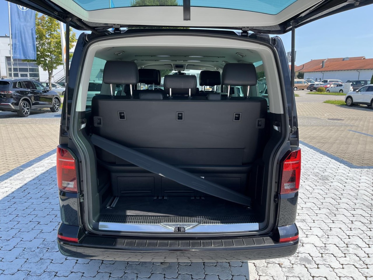 Multivan T6.1 2,0 TDI DSG Highline 4MOTION (STH,LED,Navi,AHK)
