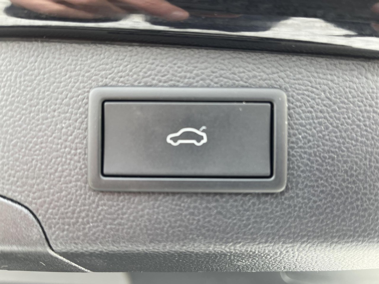 Passat Variant 2.0 TDI Elegance DSG (MatrixLED+NAVI+HeadUp+AHK+RearView+APP)