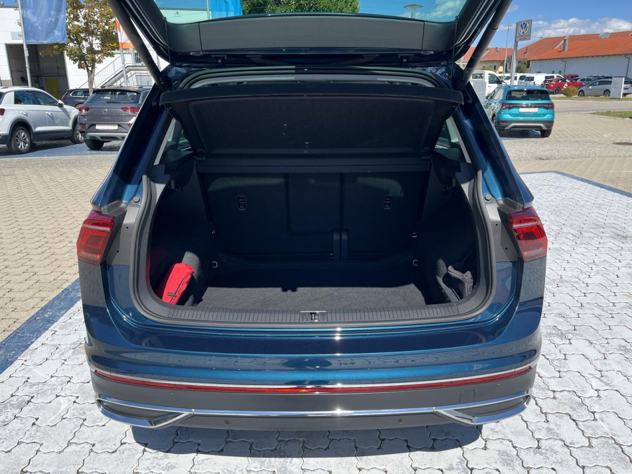 Tiguan 1.5 TSI Elegance DSG (MatrixLED+APP+NAVI+AHK+Panor.+Standh.+RearView)