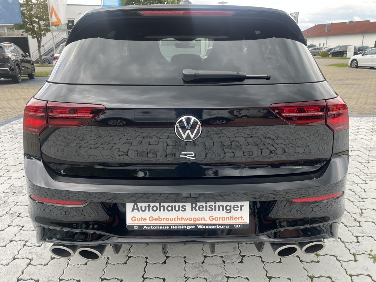 Golf VIII R 2,0 TSI 4Motion DSG (IQ L,RearView,DCC,Head up)