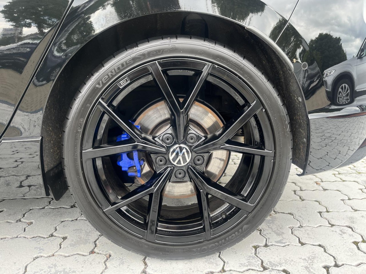 Golf VIII R 2,0 TSI 4Motion DSG (IQ L,RearView,DCC,Head up)