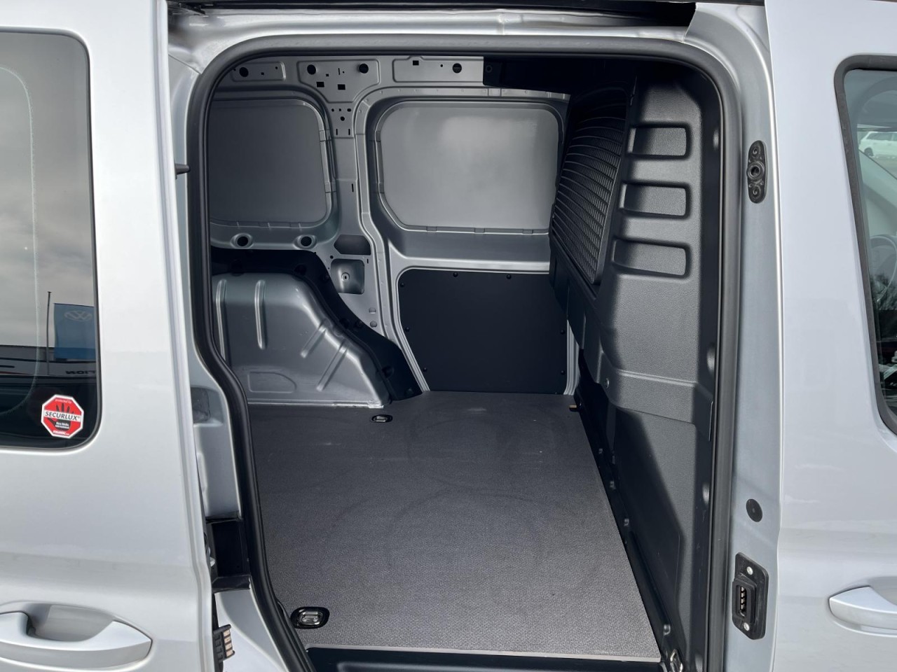 Caddy Cargo 2.0 TDI DSG (NAVI+LED+Sitzh.+RearView+Standh.)