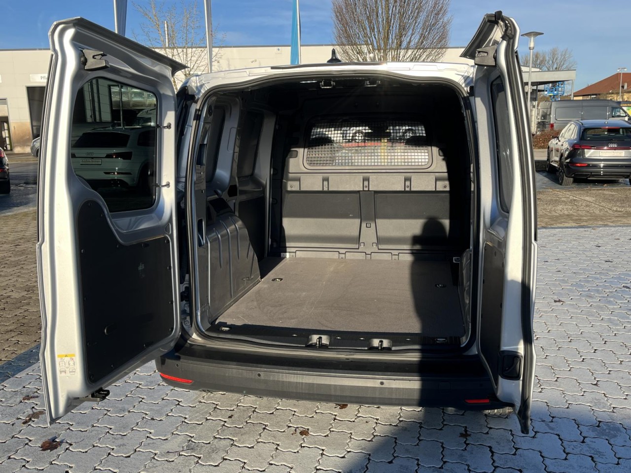 Caddy 2.0 TDI Cargo DSG (NAVI+LED+RearView+Sthz..)