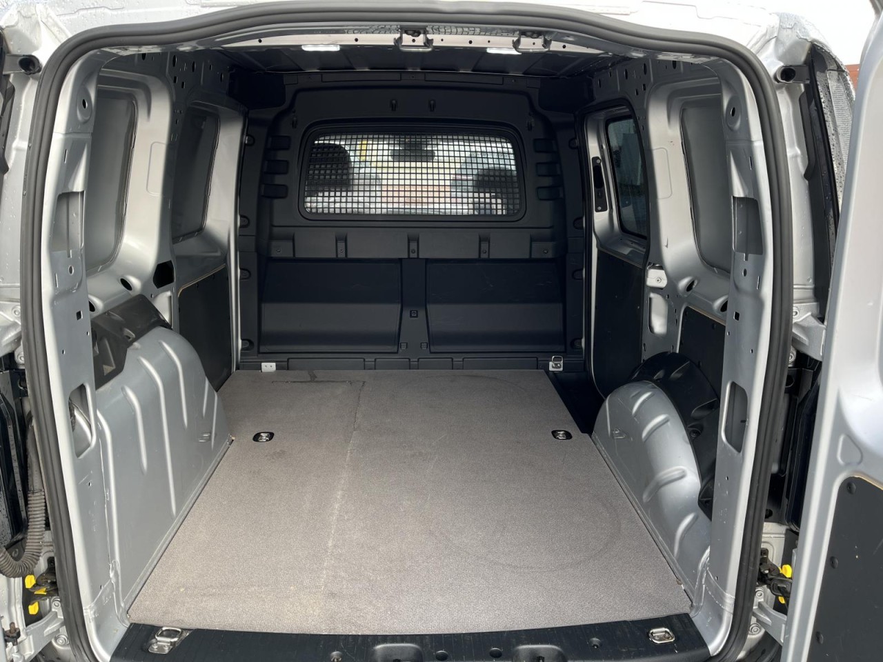 Caddy Cargo 2.0 TDI DSG (Sthzg., LED, Navi)