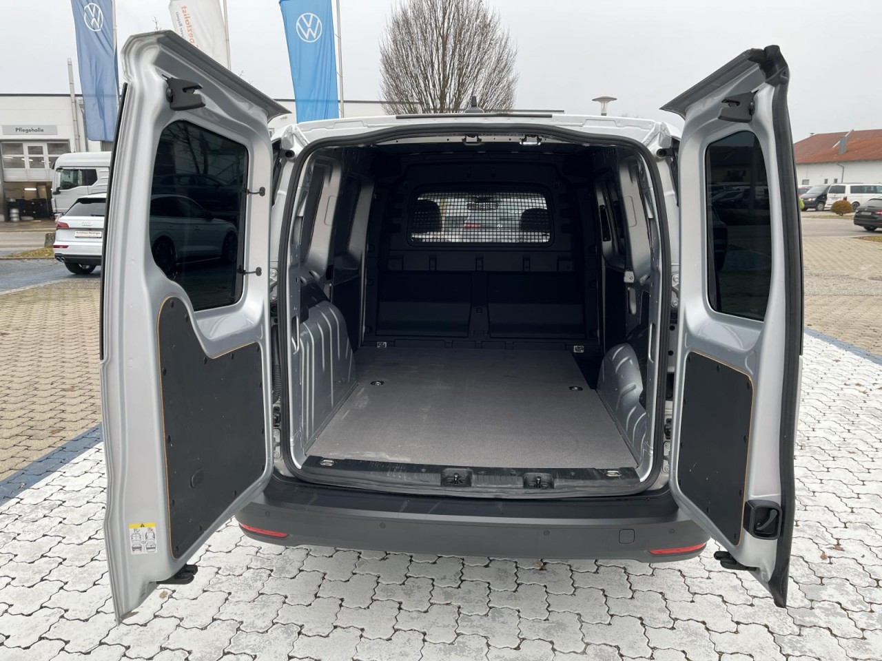 Caddy Maxi 2,0 TDI DSG Cargo (NAVI,LED,RearView,Standh.)