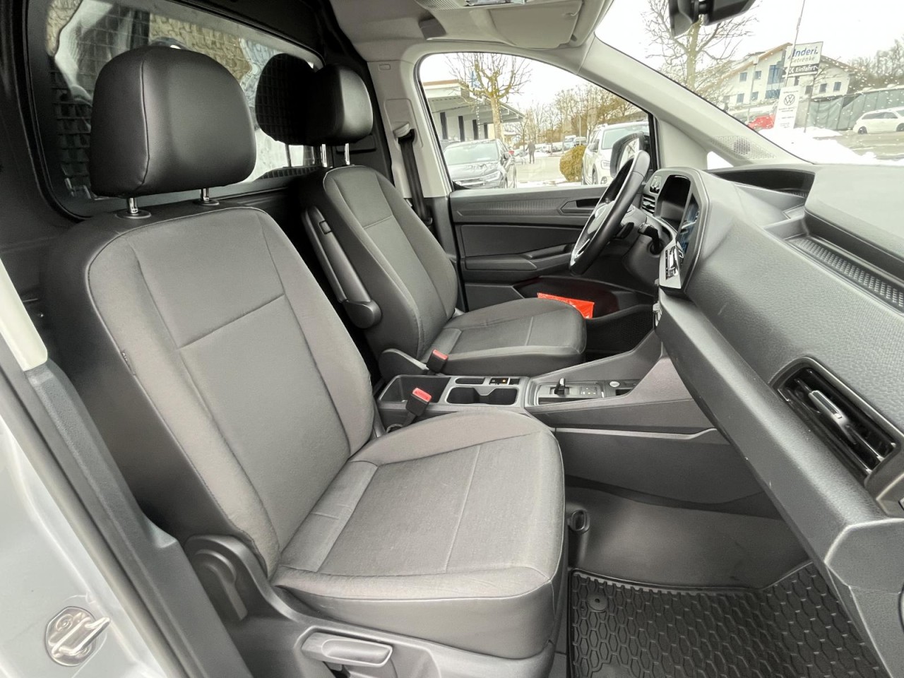 Caddy Cargo 2.0 TDI DSG ( LED+NAV+RearView+Standh.)