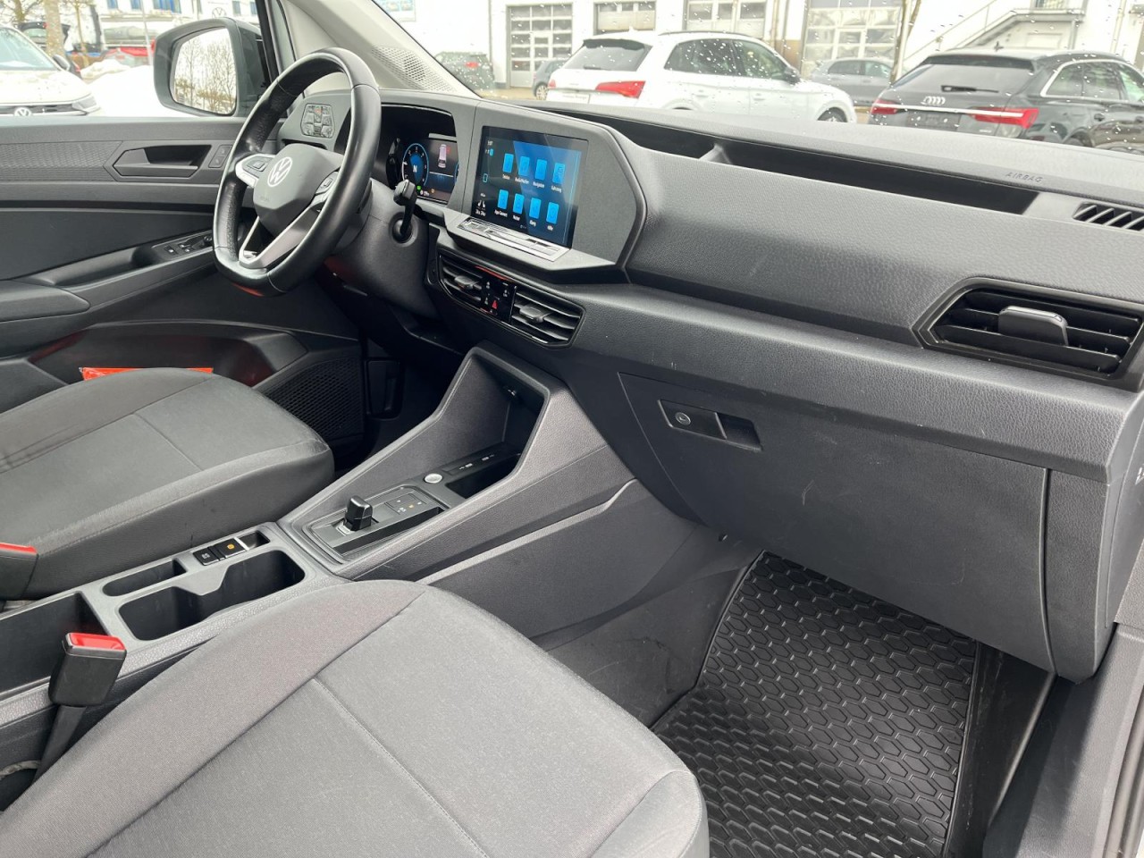 Caddy Cargo 2.0 TDI DSG ( LED+NAV+RearView+Standh.)