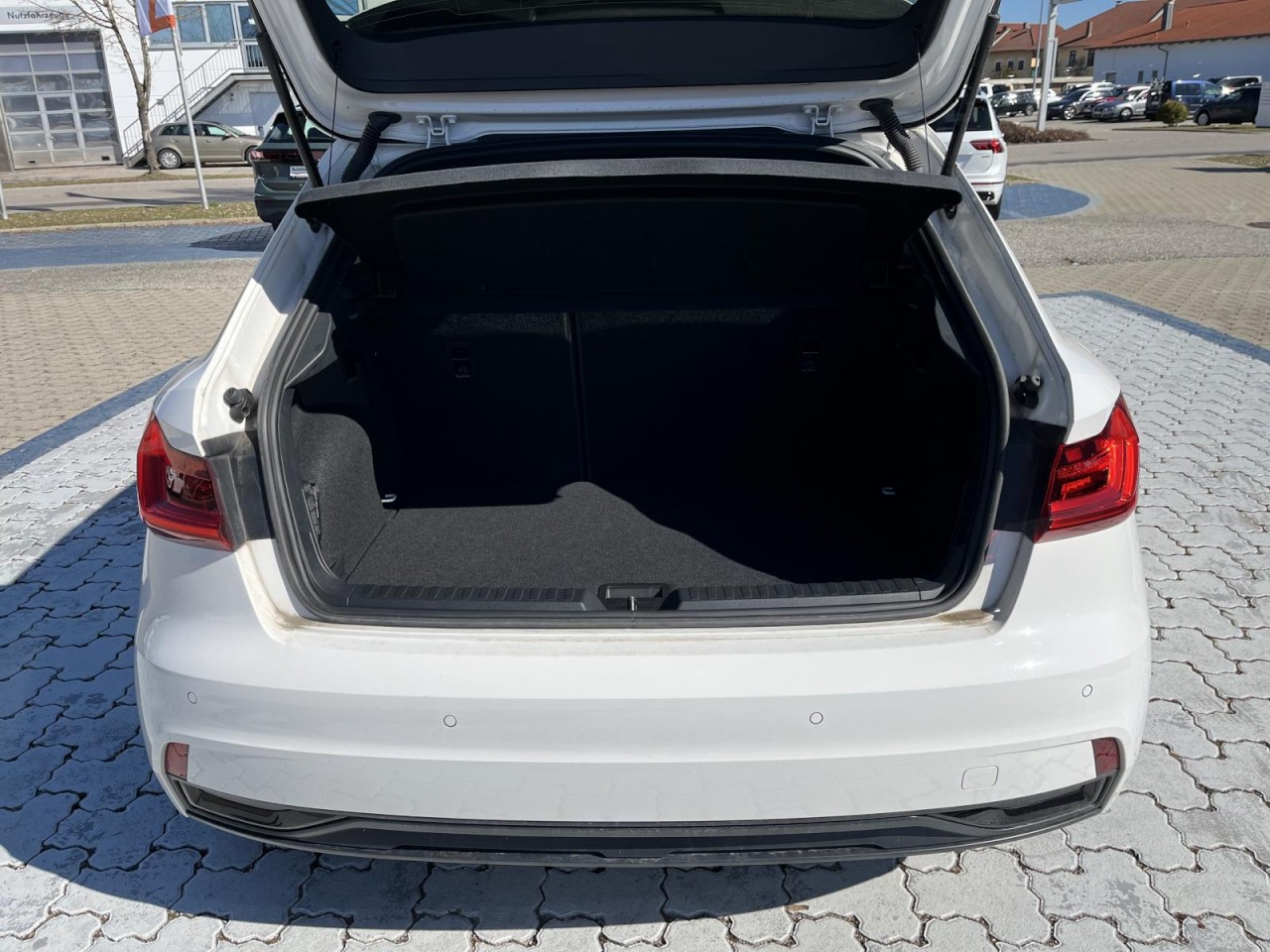 A1 Sportback 1,0 TFSI Advanced S-Tronic (LED,Sounds.)