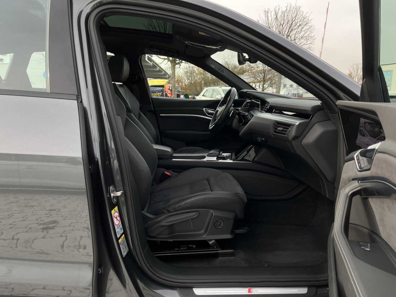 e-tron S line quattro 55 300kW (Matrix,Pano,B&O)