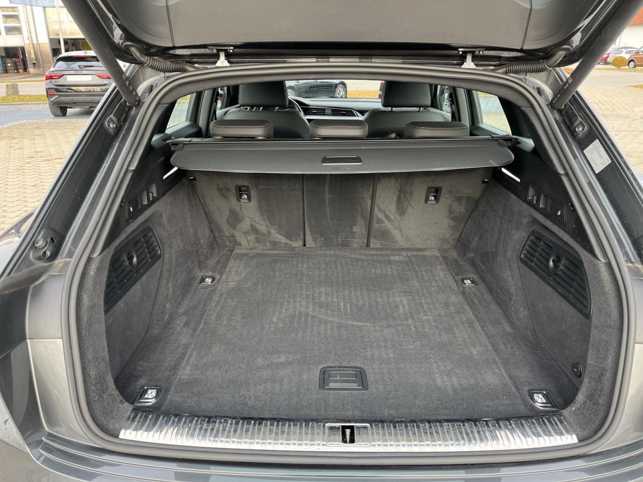 e-tron S line quattro 55 300kW (Matrix,Pano,B&O)