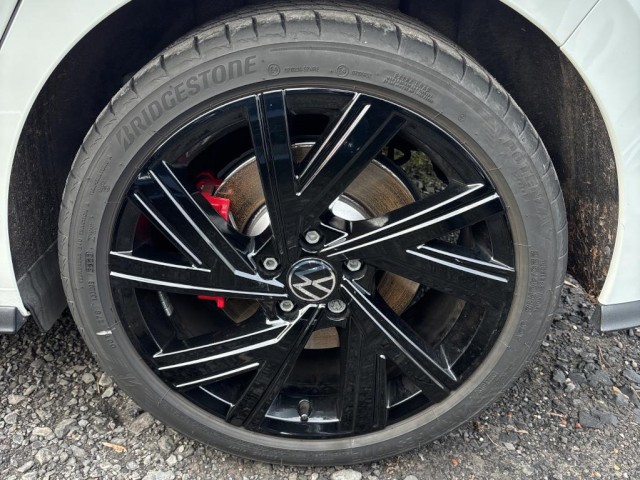 Golf VIII GTI 2.0 TSI DSG (NAVI+LED+APP+ACC+RearView+ASS)