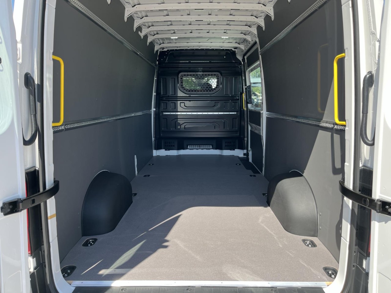 Crafter 35 Kasten 2.0 TDI LR HD (Klima,AHK,R-Kamera)