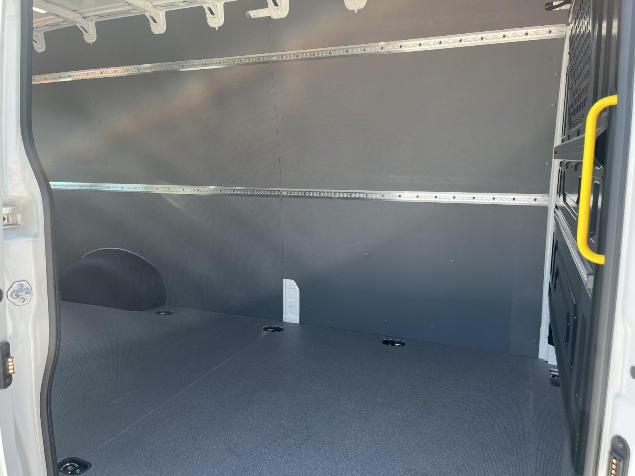 Crafter 35 Kasten 2.0 TDI LR HD (Klima,AHK,R-Kamera)