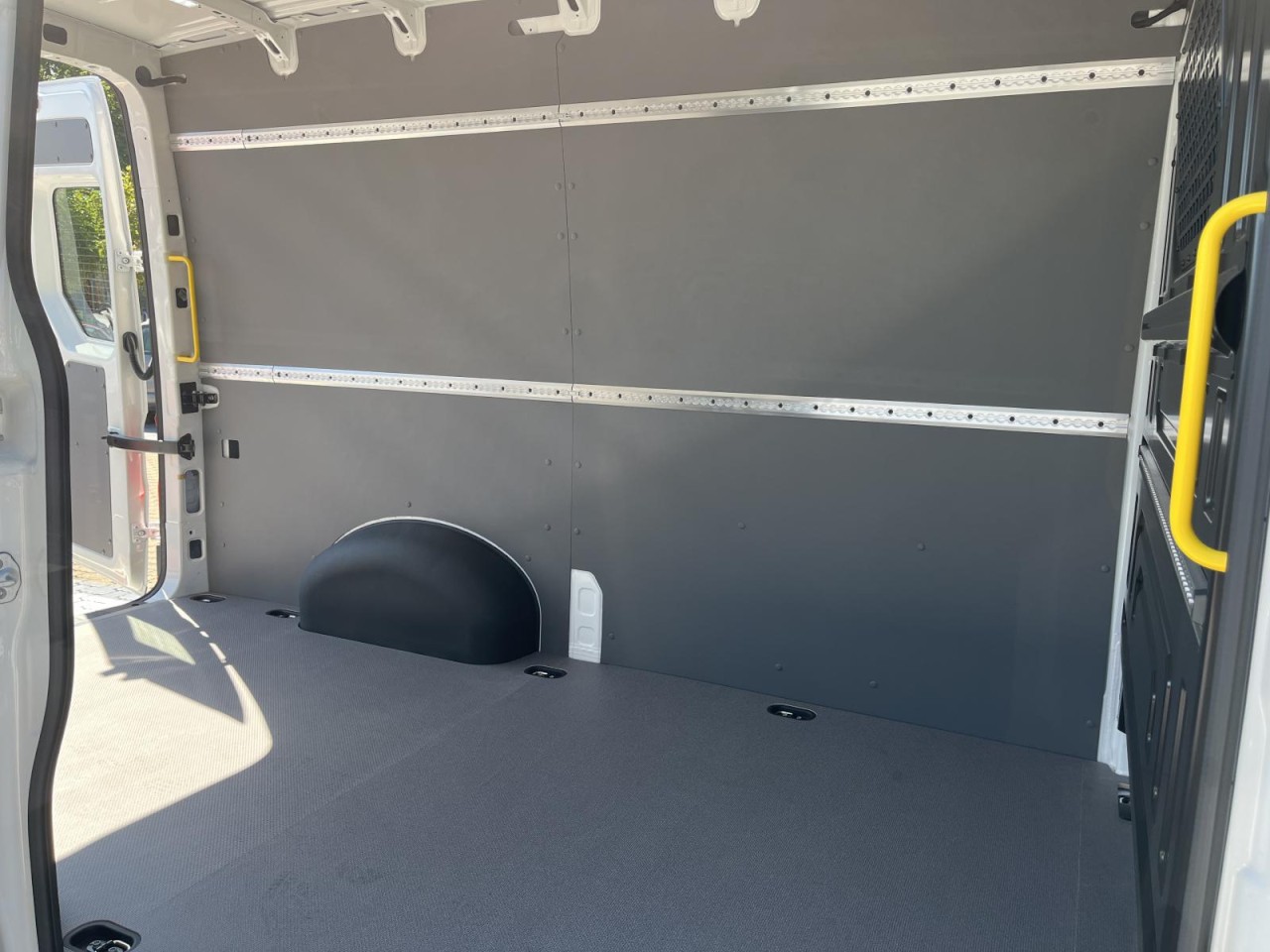 Crafter 35 Kasten MR HD 2.0 TDI (AHK+Klima)