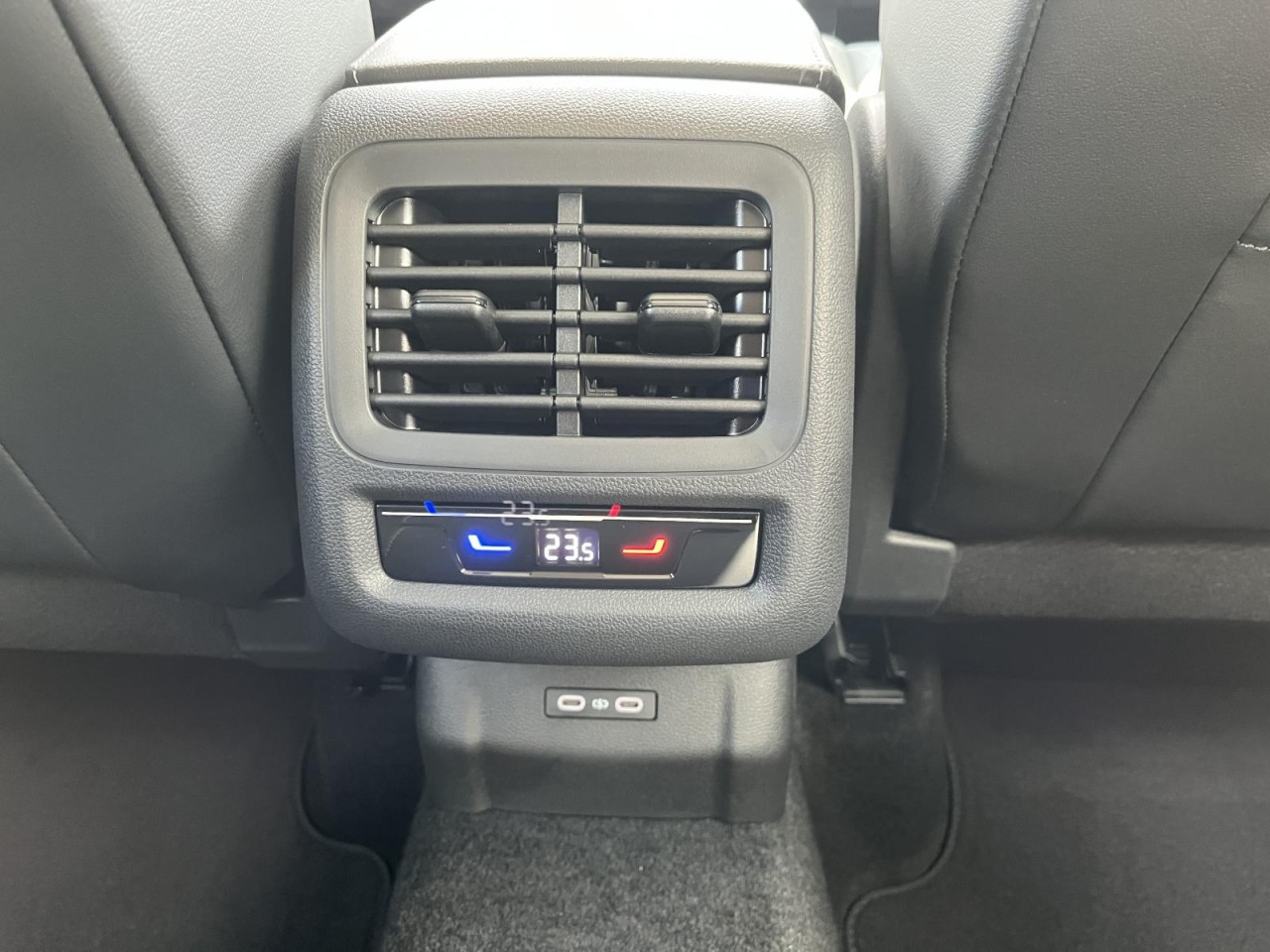 T-Roc 1,5 eTSI DSG Style (LED+ACC+RearView)