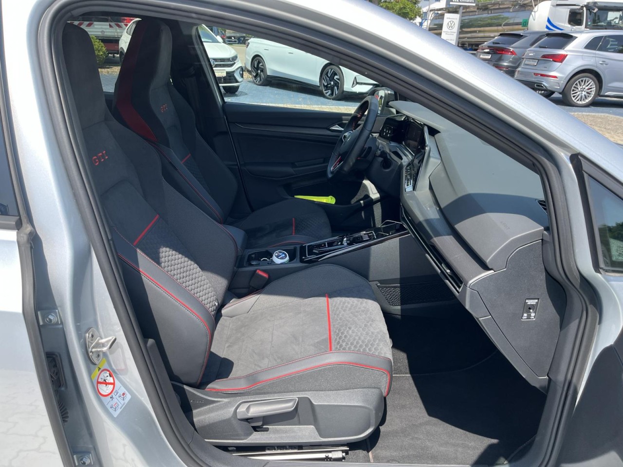 Golf VIII 2.0 l GTI Clubsport (Black Style+Navi+Rear View)