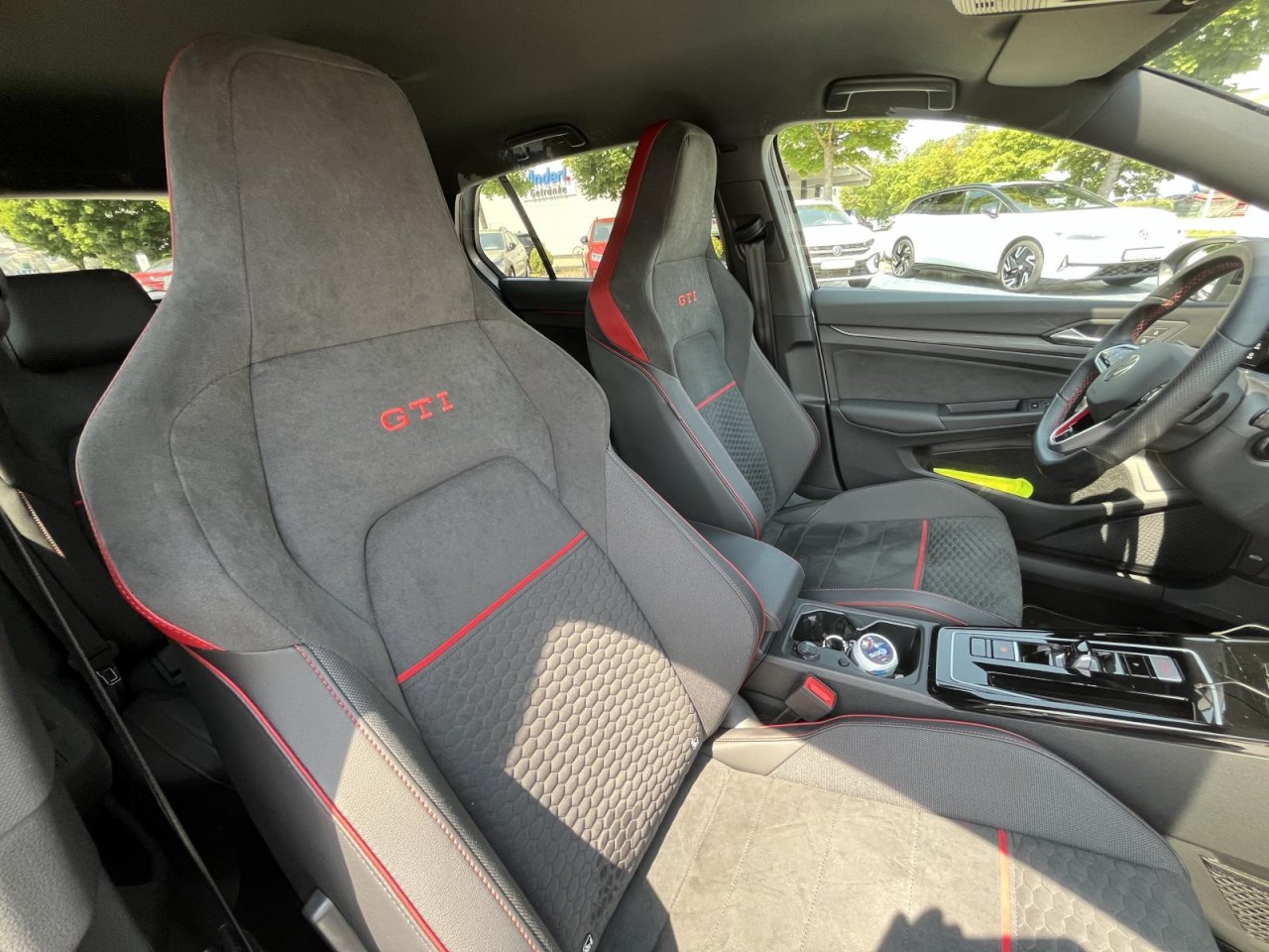 Golf VIII 2.0 l GTI Clubsport (Black Style+Navi+Rear View)