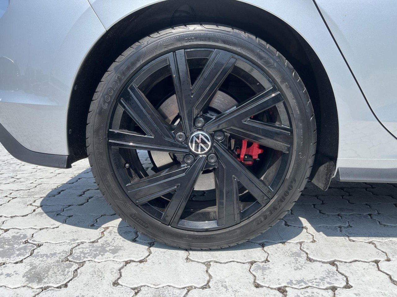 Golf VIII 2.0 l GTI Clubsport (Black Style+Navi+Rear View)
