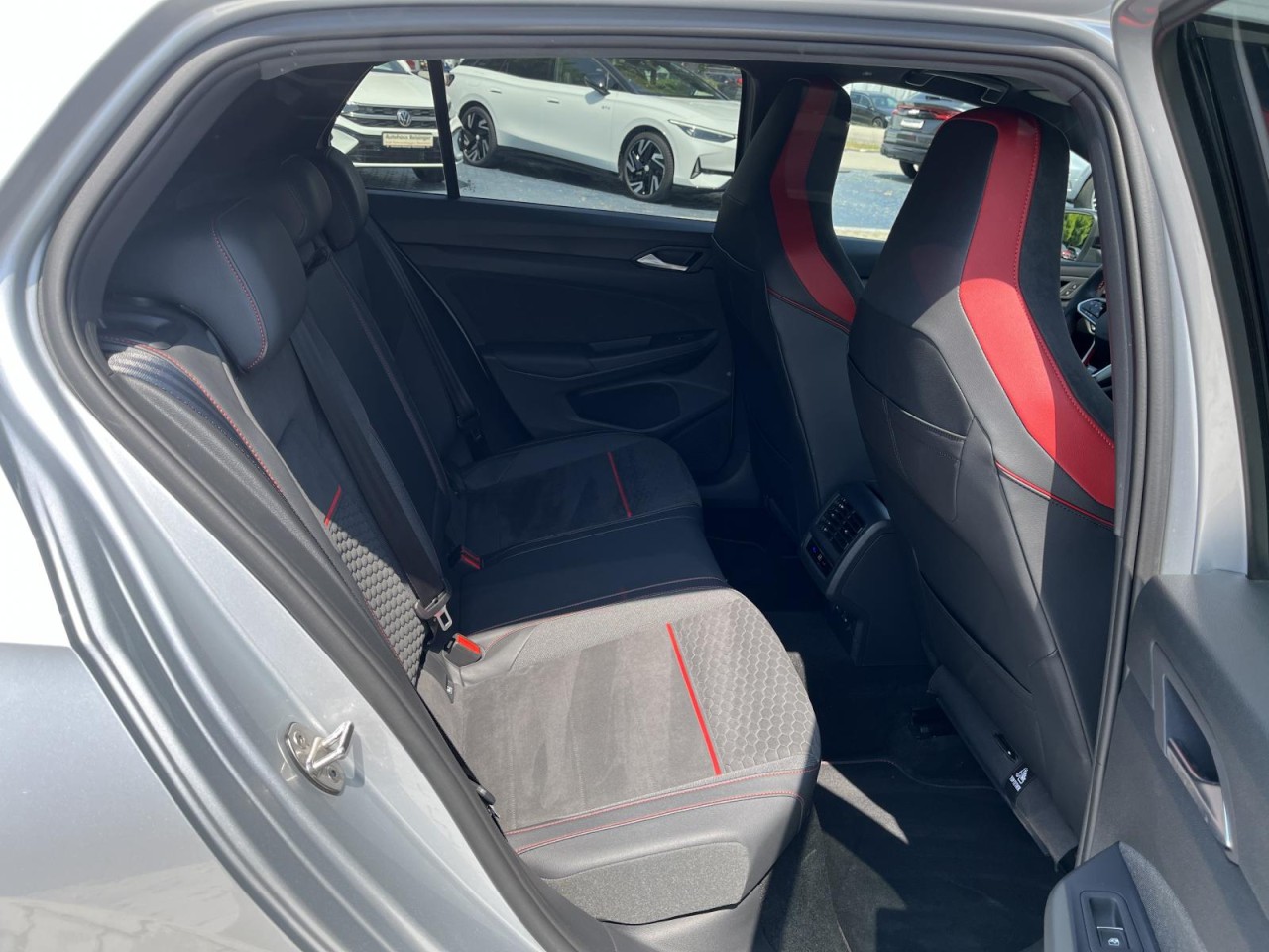 Golf VIII 2.0 l GTI Clubsport (Black Style+Navi+Rear View)