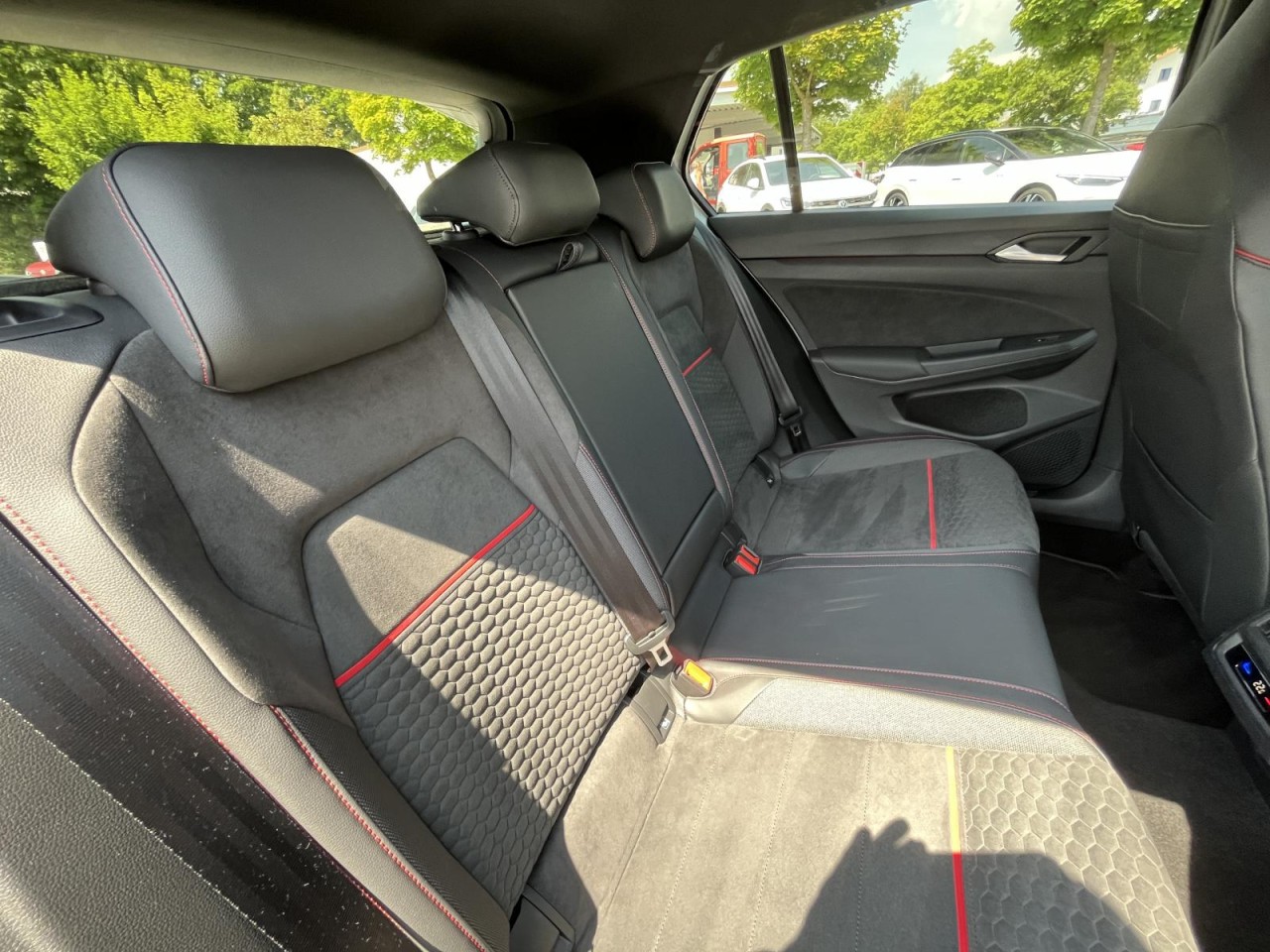 Golf VIII 2.0 l GTI Clubsport (Black Style+Navi+Rear View)
