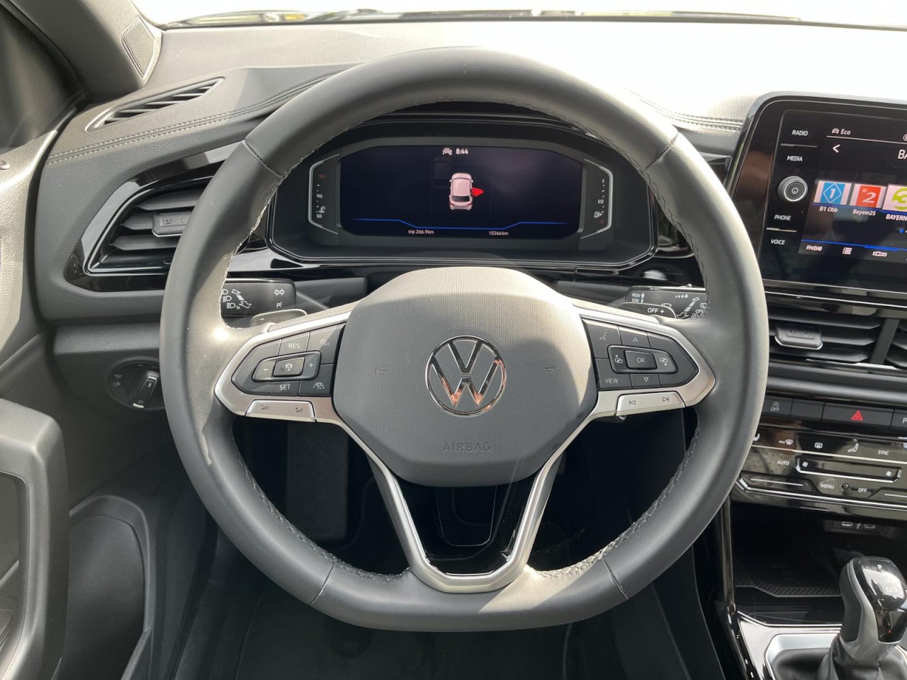 T-Roc Style 1.5 l TSI (BlackStyle,AHK,NAVI,LED,APP)