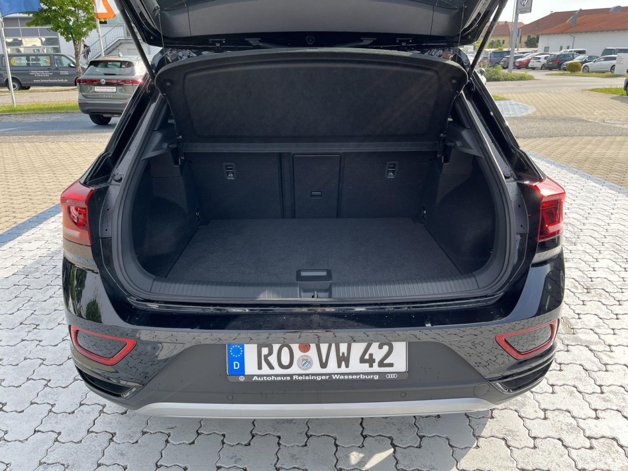 T-Roc Style 1.5 l TSI (BlackStyle,AHK,NAVI,LED,APP)