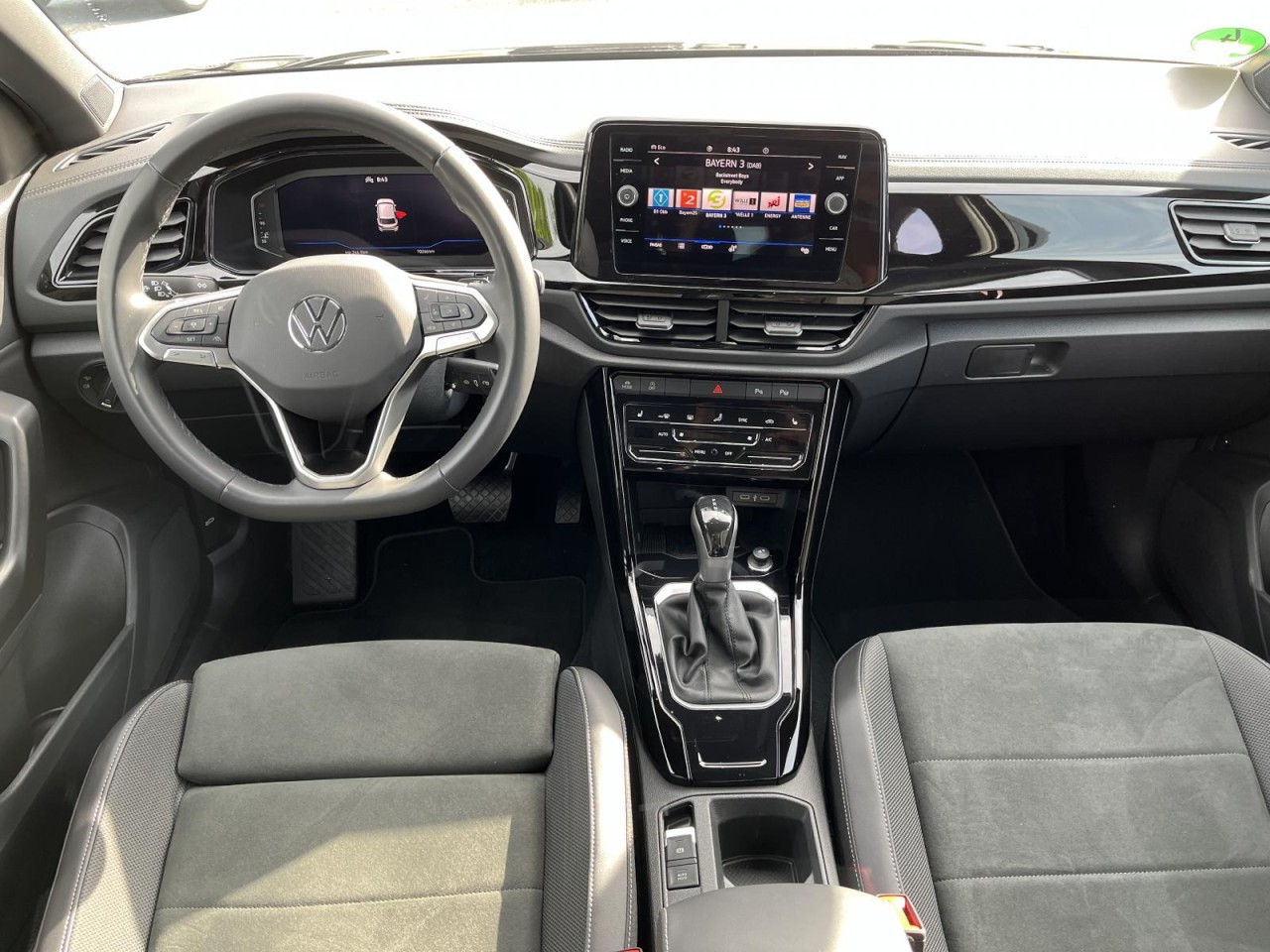 T-Roc Style 1.5 l TSI (BlackStyle,AHK,NAVI,LED,APP)