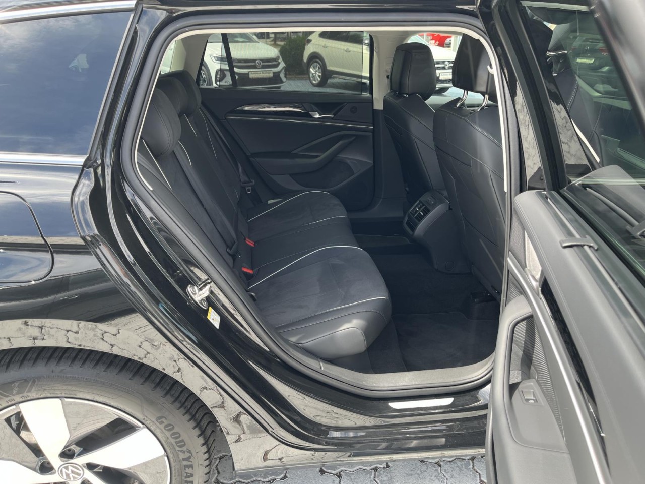 Passat Variant 2.0 TDI Elegance DSG (IQLight+APP+NAVI+RearView+AHK+ACC)