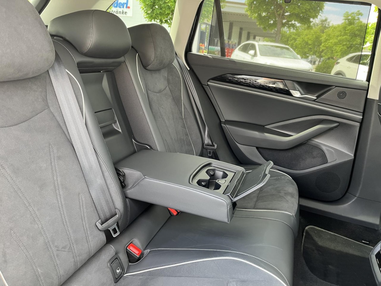 Passat Variant 2.0 TDI Elegance DSG (IQLight+APP+NAVI+RearView+AHK+ACC)