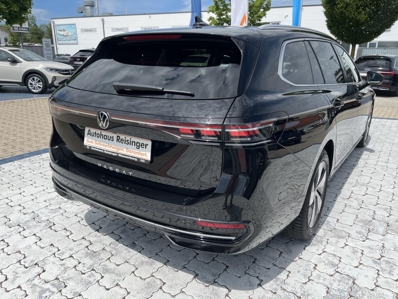 Passat Variant 2.0 TDI Elegance DSG (IQLight+APP+NAVI+RearView+AHK+ACC)