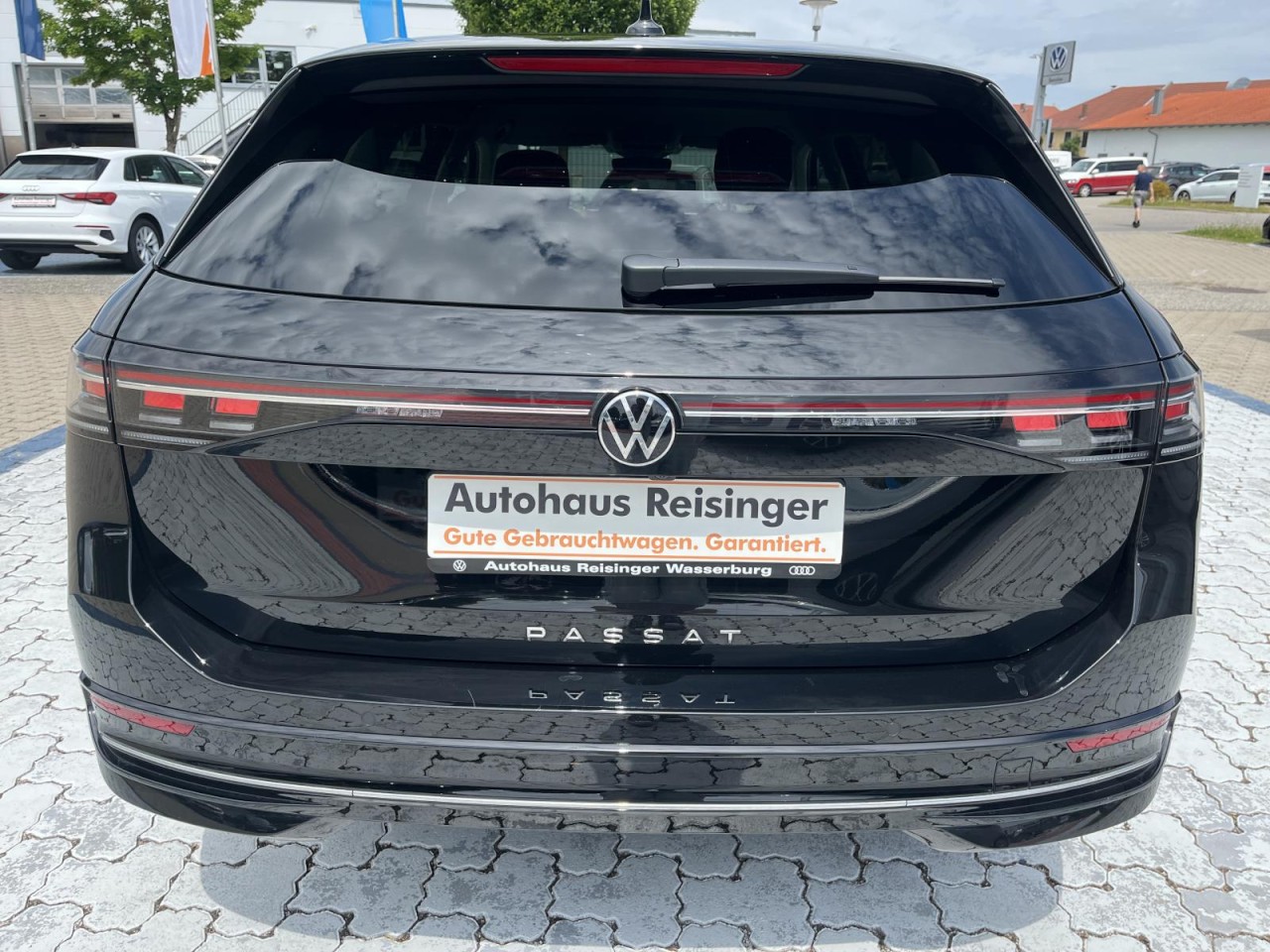 Passat Variant 2.0 TDI Elegance DSG (IQLight+APP+NAVI+RearView+AHK+ACC)