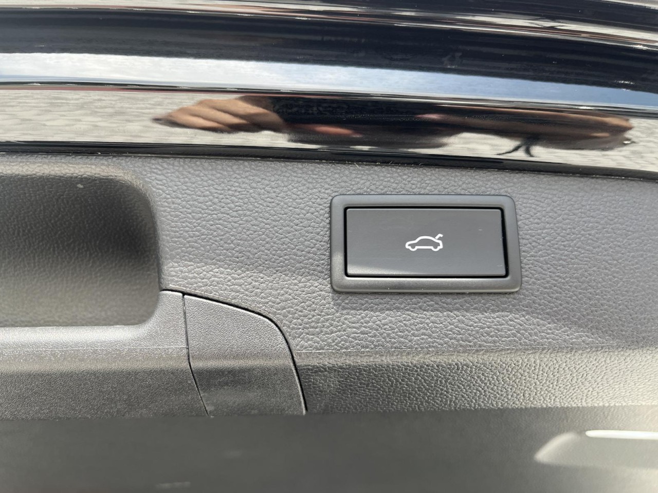 Passat Variant 2.0 TDI Elegance DSG (IQLight+APP+NAVI+RearView+AHK+ACC)