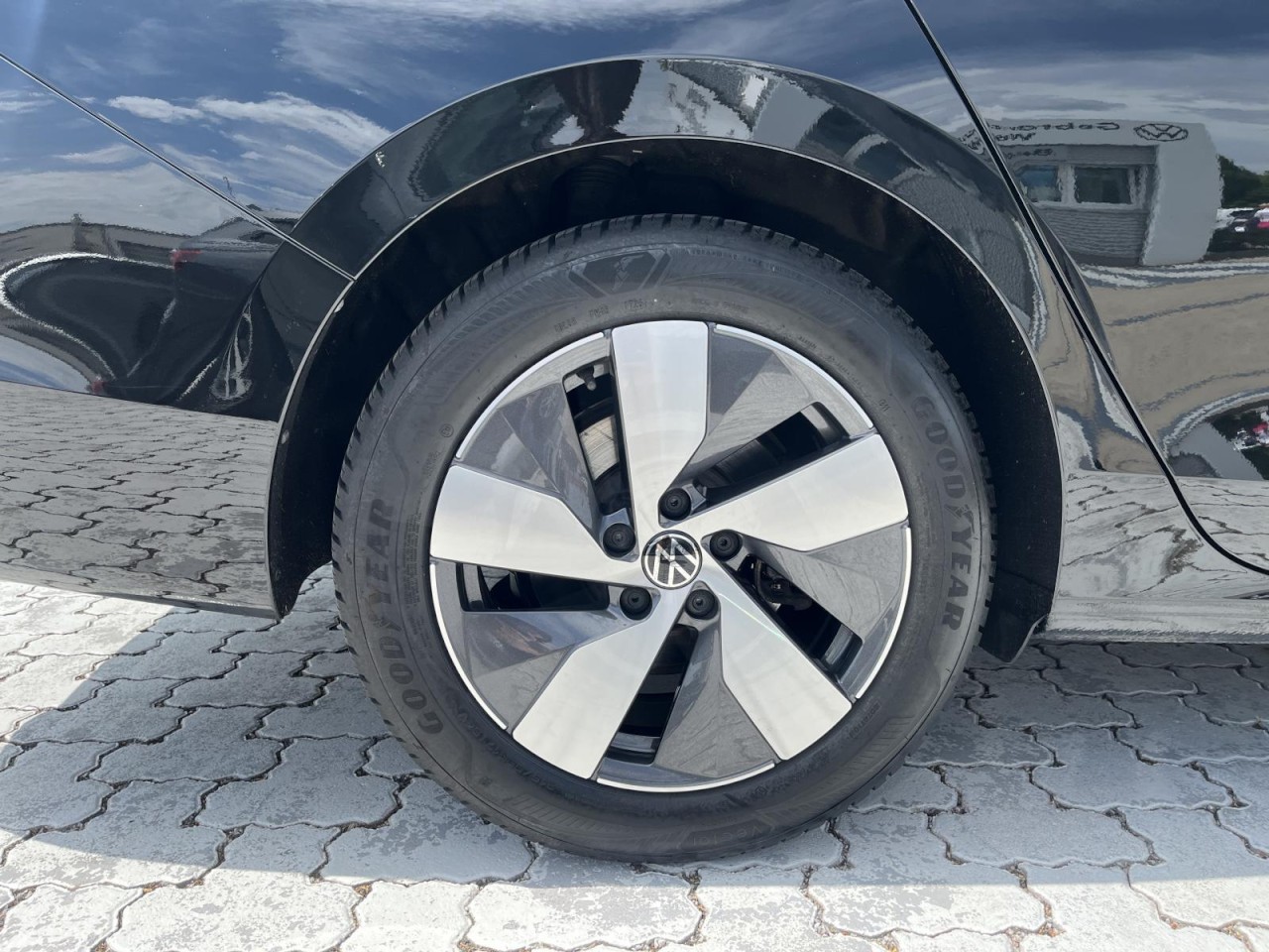 Passat Variant 2.0 TDI Elegance DSG (IQLight+APP+NAVI+RearView+AHK+ACC)