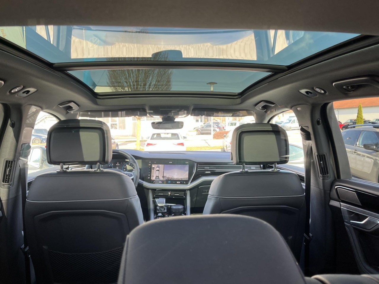 Touareg 3.0 TDI R-Line 4Motion (Navi+AHK+AreaView+IQLight)