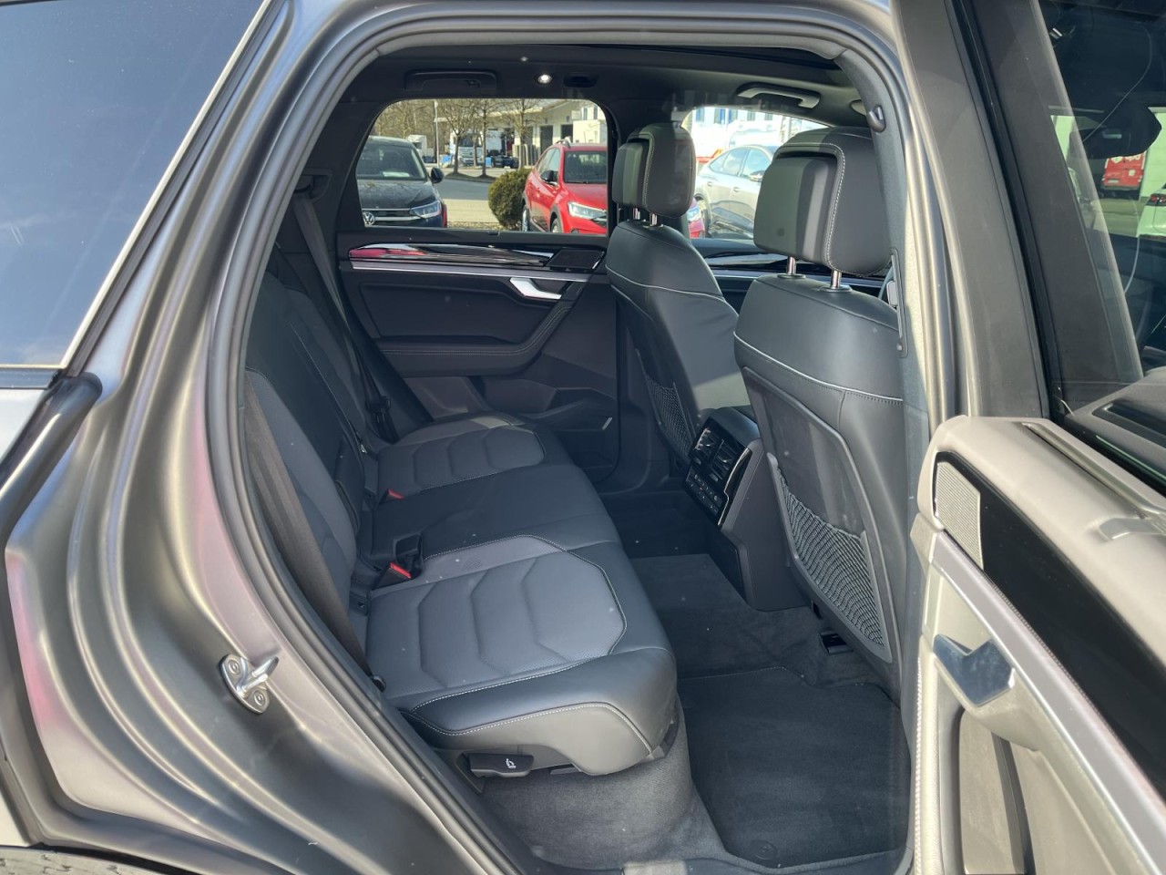 Touareg 3.0 TDI R-Line 4Motion (Navi+AHK+AreaView+IQLight)