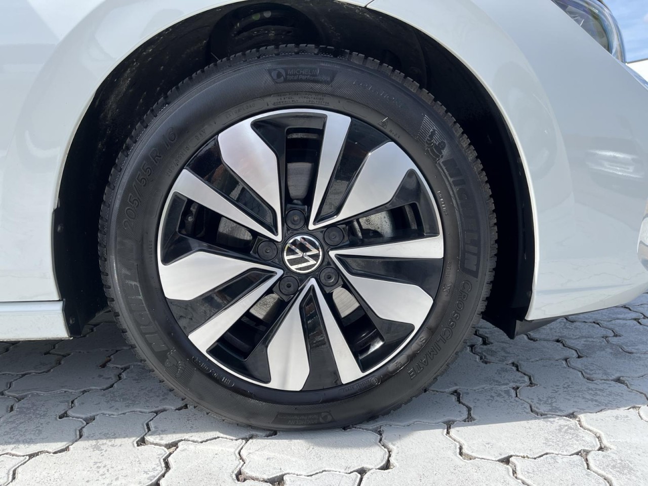 Golf VIII 1.5 eTSI Goal DSG (IQLight,APP,NAVI,RearView)