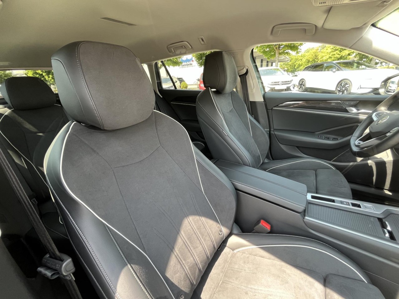 Passat Variant 1.5 eTSI Business DSG (LED+NAVI+APP+AHK+ACC+RearView)