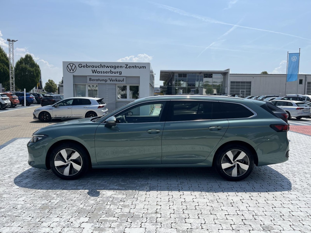 Passat Variant 1.5 eTSI Business DSG (LED+NAVI+APP+AHK+ACC+RearView)