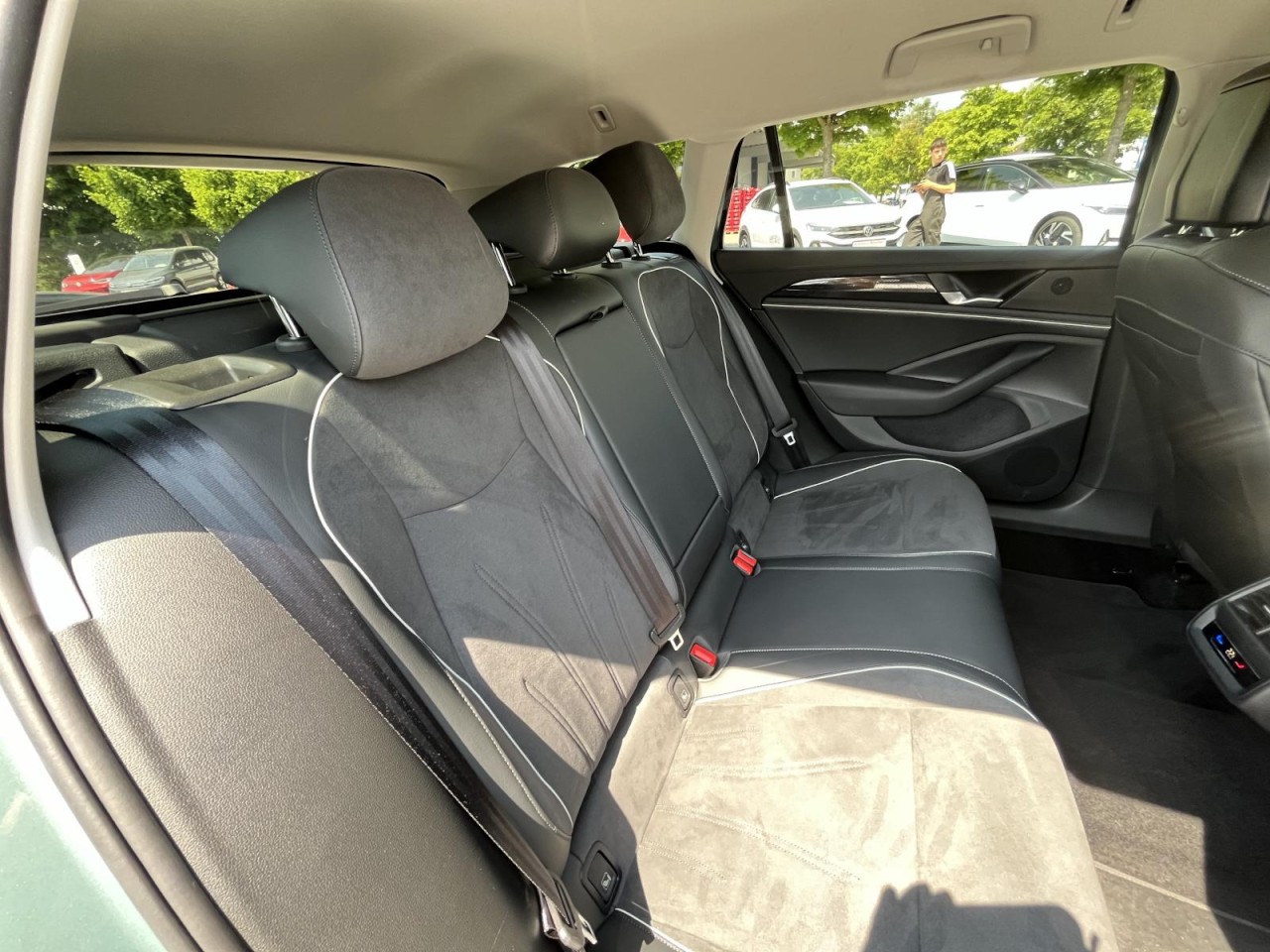 Passat Variant 1.5 eTSI Business DSG (LED+NAVI+APP+AHK+ACC+RearView)