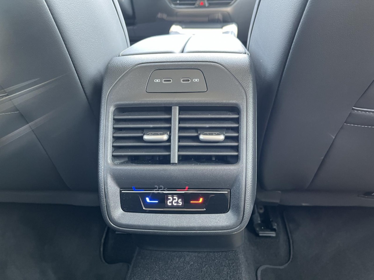 Passat Variant 1.5 eTSI Business DSG (LED+NAVI+APP+AHK+ACC+RearView)