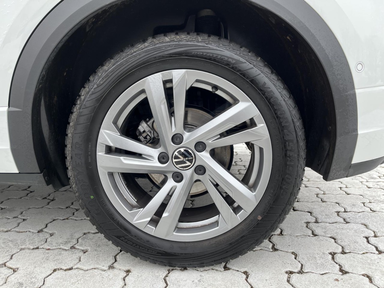 T-Roc 1.5 TSI DSG R-Line (LED+NAVI+AHK+RearView+ACC)