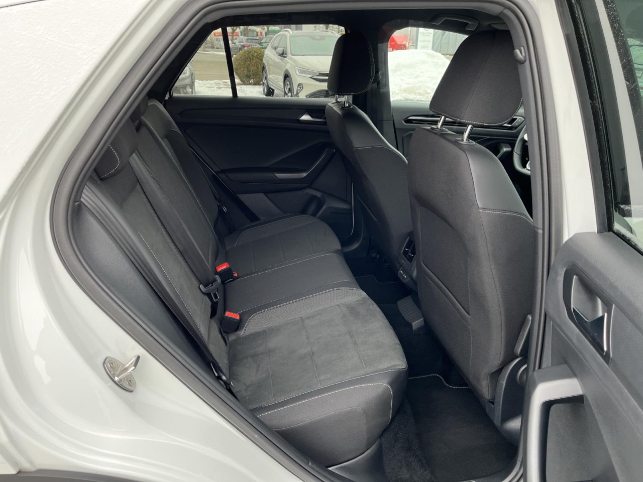 T-Roc 1.5 TSI DSG R-Line (LED+NAVI+AHK+RearView+ACC)