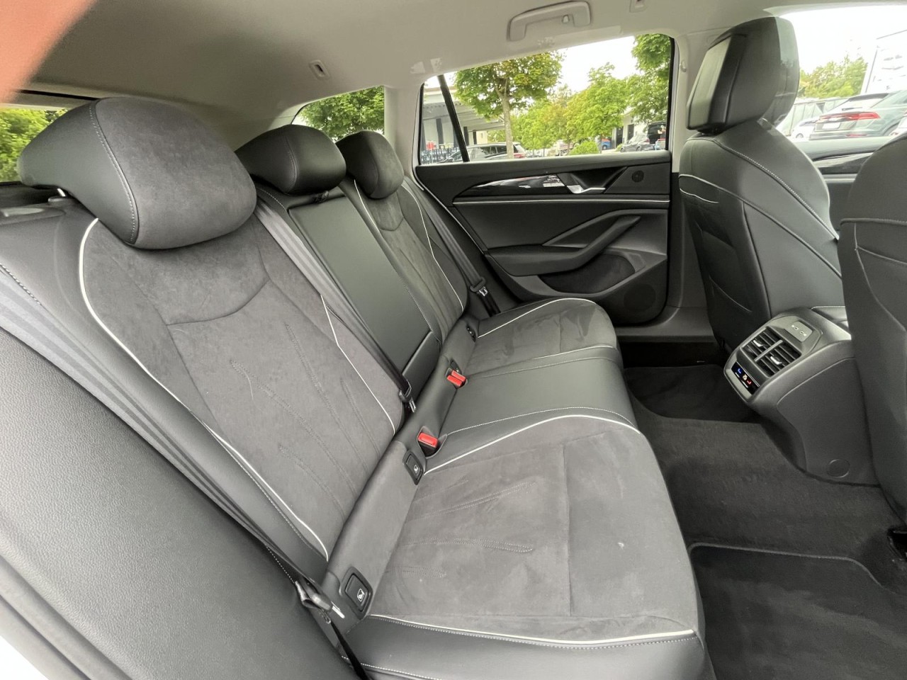 Passat Variant Business 1.5 eTSI DSG (Navi+LED+AHK+ACC)